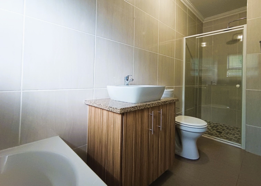 4 Bedroom Property for Sale in Heuwelsig Free State